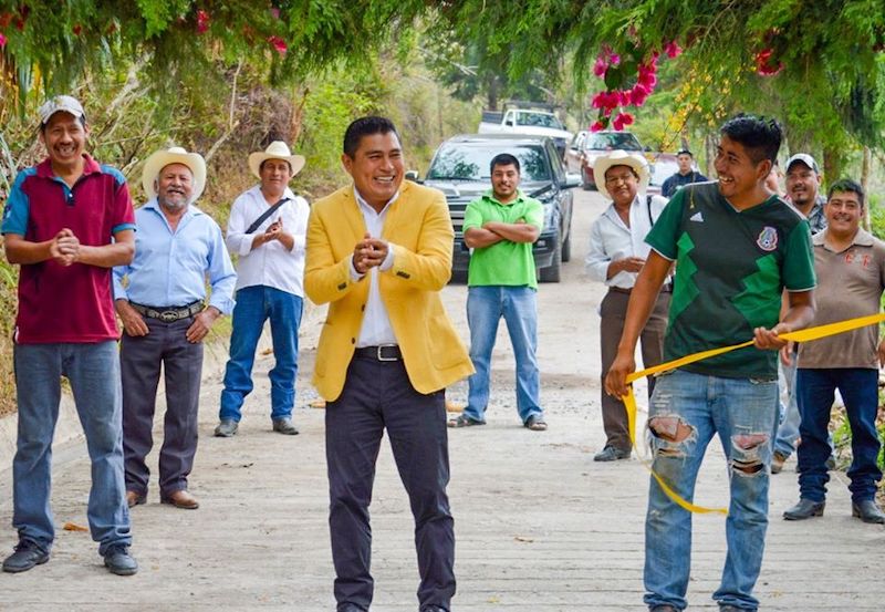 Juan Carlos Mezhua inaugura obra