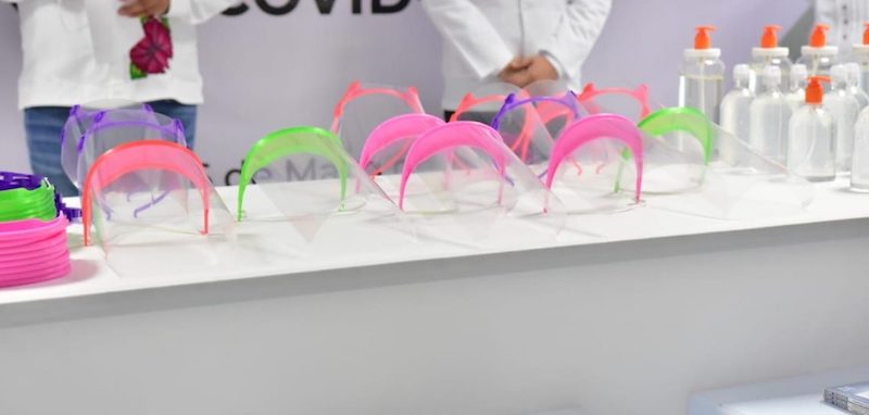 Caretas para proteger a personal médico del Covid-19.